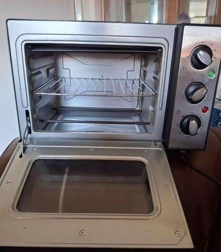 Photo of free Mini oven (PR25 2NZ) #2