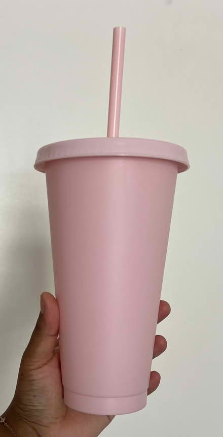 Photo of free Cup with lid and straw (Dageham RM10) #1
