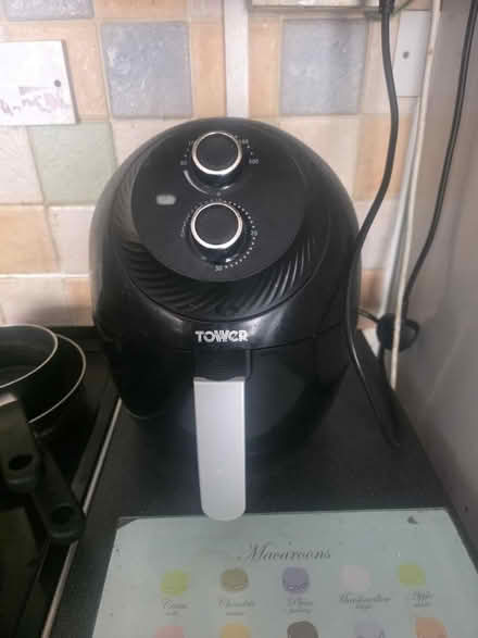 Photo of free Kettle & Air fryer (Chester CH1) #2