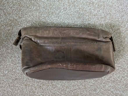 Photo of free Emirate leather toiletries bag (Dean Court OX2) #3
