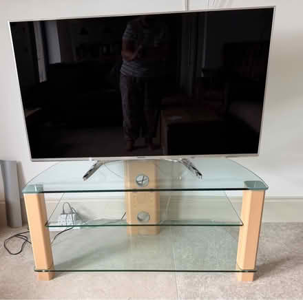 Photo of free TV stand with glass shelves (Glusburn BD20) #4