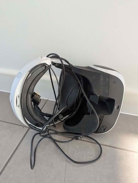 Photo of free Almost new PS4 VR headset (please read description) (West Kensington W14) #1