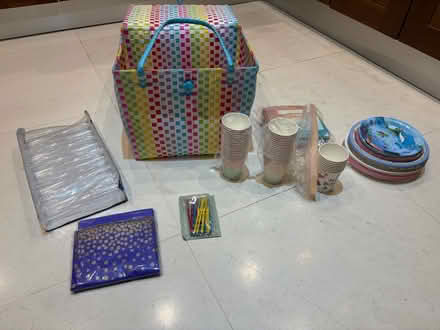 Photo of free Picnic basket with disposable content (Chelsea SW3) #2