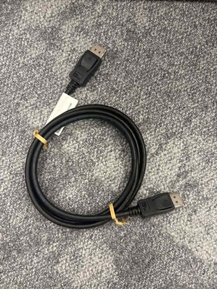 Photo of free 38 brand new display port cables (Canary Wharf E14) #1