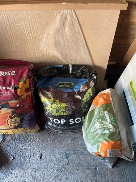 Photo of free Compost, Hydroleca, Grit, Top soil (Kennington SE11) #3