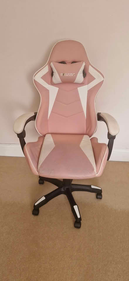 Photo of free Pink gaming chair (Iver SL0) #1
