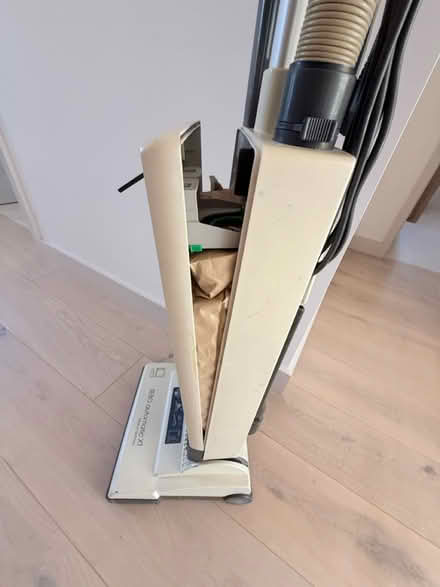 Photo of free Sebo automatic x1 vacuum cleaner (Birdham Chichester PO20) #4