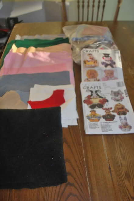Photo of free Felt pieces, crafting (gatineau ave & de bourgogne st) #1