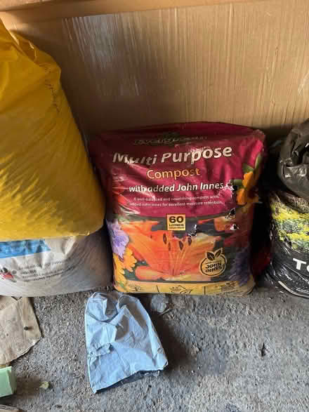 Photo of free Compost, Hydroleca, Grit, Top soil (Kennington SE11) #2