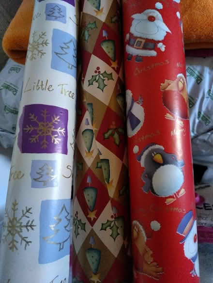 Photo of free Christmas wrapping paper (Leigh RH2) #1