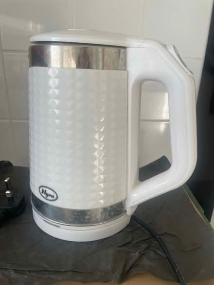 Photo of free Electric kettle and led light lamp (Hammersmith W6) #1