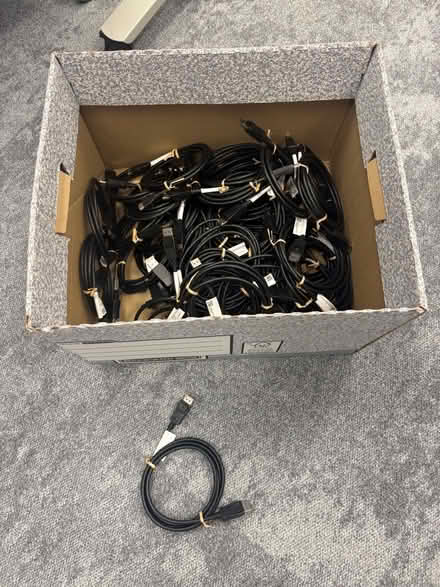 Photo of free 38 brand new display port cables (Canary Wharf E14) #3