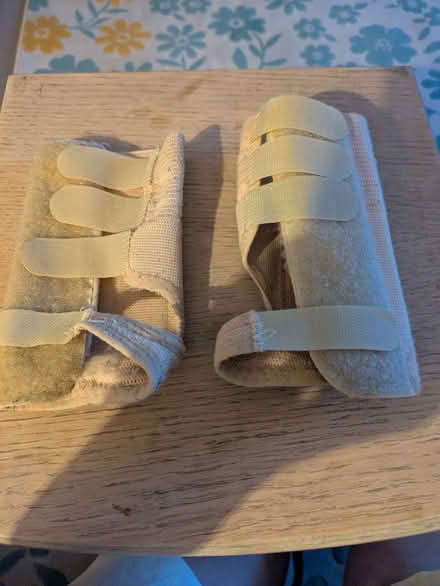 Photo of free Wrist splints for right and left hands. (Nailwell BA2) #1