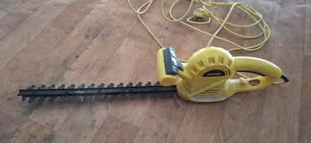 Photo of free hedge trimmer (Yardley B25) #2