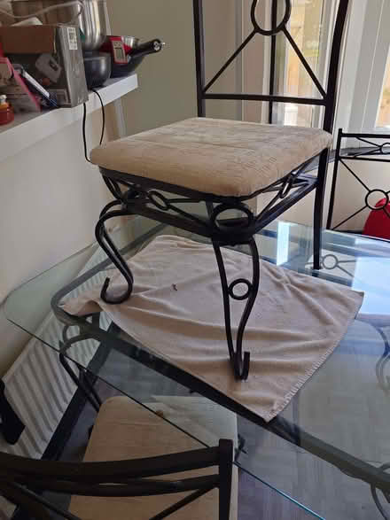 Photo of free Table and 6chairs (West Croydon CR0) #1