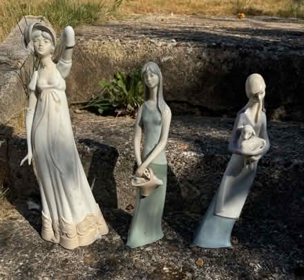 Photo of free 3 ornaments (Croydon. CR2 9) #1