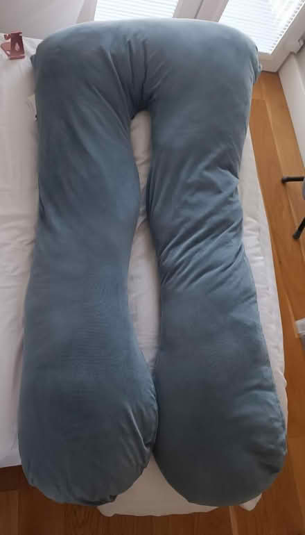 Photo of free U-shaped pregnancy/body pillow (Sutton SM1) #1
