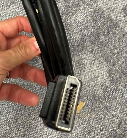 Photo of free 38 brand new display port cables (Canary Wharf E14) #2