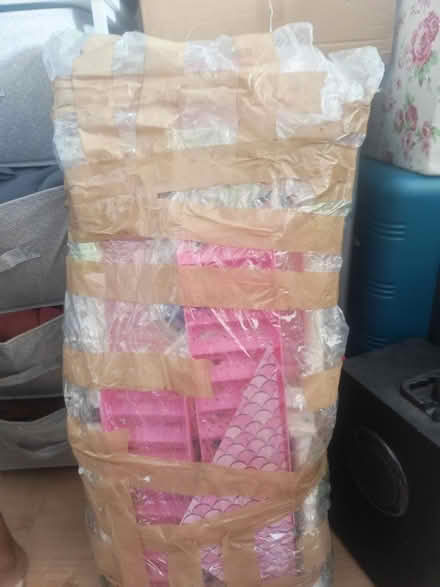 Photo of free Barbie doll house (Sutton SM1) #2