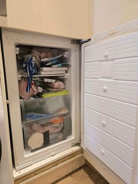 Photo of free Bosch KIN32A41GB Integrated Frost Free Fridge Freezer Workin (South Norwood SE25) #2