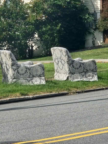 Photo of free Chairs on curb (King of Prussia) #1
