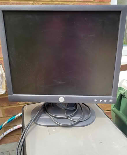 Photo of free Computer monitor and key boards (Woodley RG5) #1