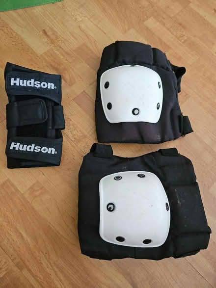 Photo of free Knee pads wrist brace (Angel N1) (N1 0qu) #1