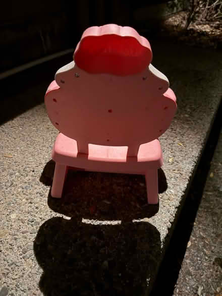 Photo of free Doll-size plastic seat & meal tray (1075 Valencia Avenue) #2