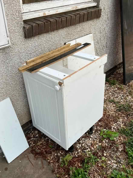 Photo of free Kitchen unit and worktop (Presteigne LD8) #1