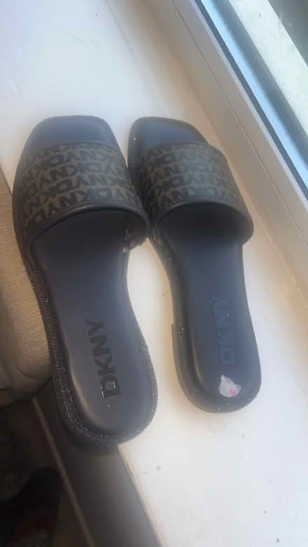 Photo of free DKNY sliders (Coulsdon town station) #1