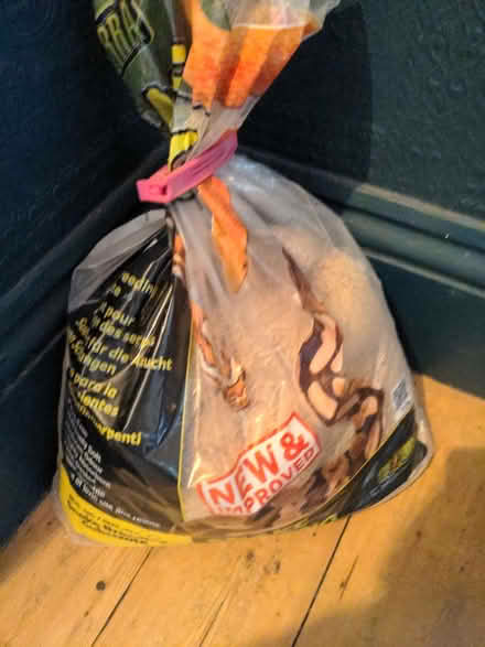 Photo of free half a bag of snake bedding (Hartington Road BN2) #1