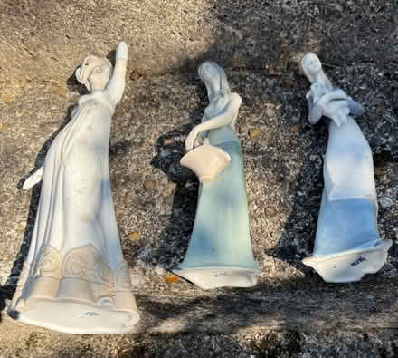 Photo of free 3 ornaments (Croydon. CR2 9) #2