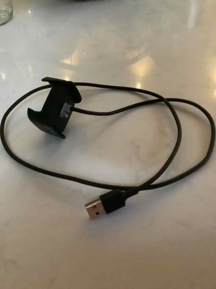 Photo of free FITBIT Versa 2 charging cable (Deanburn EH26) #1