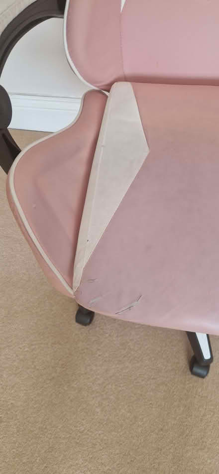 Photo of free Pink gaming chair (Iver SL0) #2