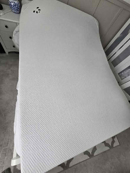 Photo of free Matrass infused bamboo topper king siz3 bed (Copthorne RH10) #2