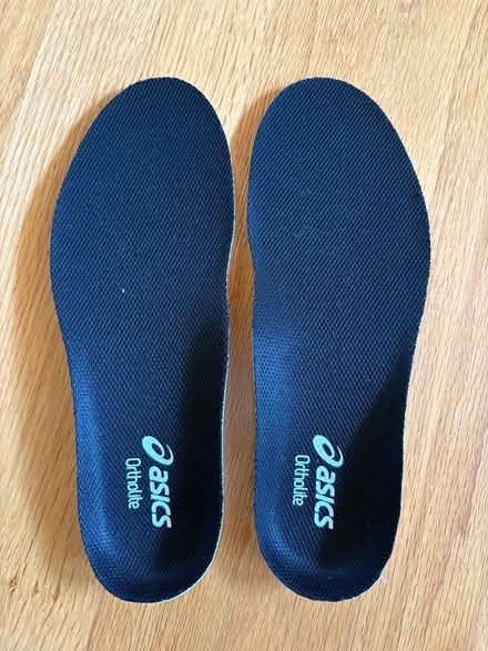 Photo of free Asic running shoe insoles size 6.5 (Queensway Terrace South) #1