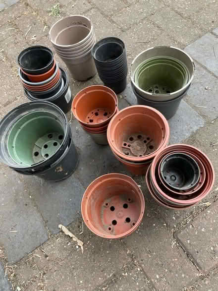 Photo of free Plastic flower pots (Loughborough LE11) #1