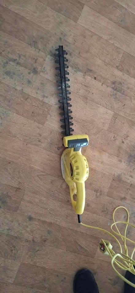 Photo of free hedge trimmer (Yardley B25) #1