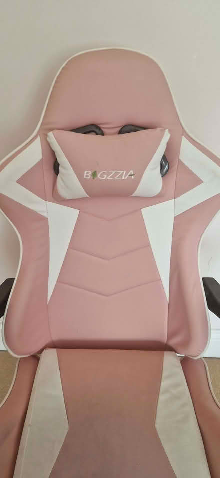Photo of free Pink gaming chair (Iver SL0) #4