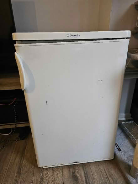 Photo of free Small fridge (85cm (H) x 55cm (W) x 60cm (D)) (Woking GU22) #1