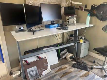 Photo of free Standing desk, electronic operation (Battersea SW11) #1