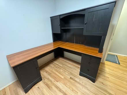 Photo of free L-shaped desk with hutch (6035 sw Wilbard st Portland) #1