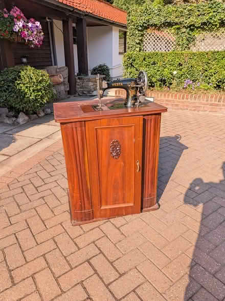 Photo of free Vesta Antique Sewing Machine (Pilgrims' Hatch CM15) #1