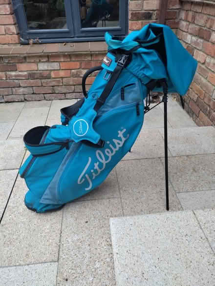 Photo of free Titlesist carry golf bag (South Dublin / Bray) #2