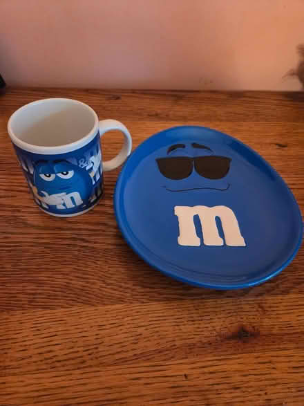 Photo of free M & M plate, mug (Manville) #1