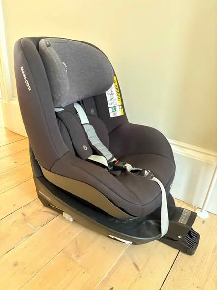 Photo of free Child car seat and ISO base (Battlefield G42) #1