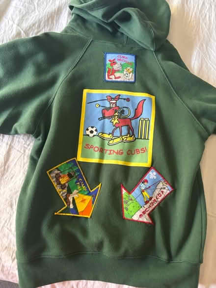 Photo of free Cubs hoodie (UpperHale GU9) #2