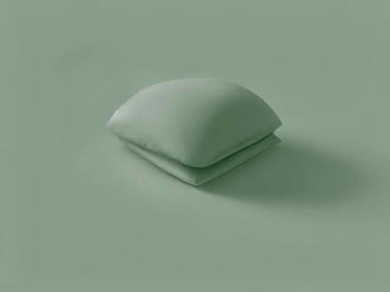 Photo of free king size fitted sheet with waterproof lining, almost new. (Eastbourne BN21) #1
