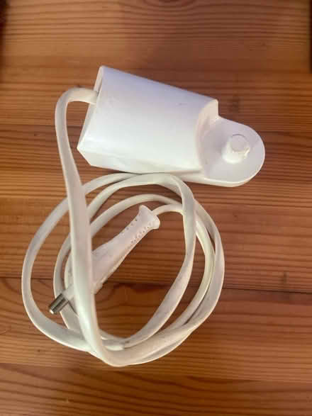 Photo of free Braun electric toothbrush charger (Bloomfield BA2) #1