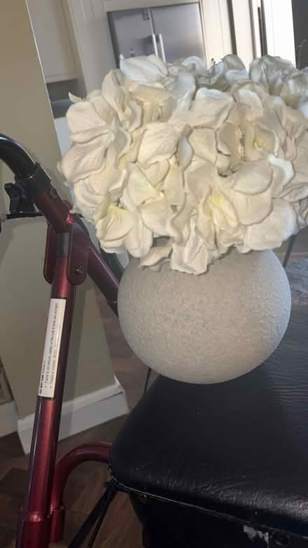 Photo of free Artificial flowers and vase (Spondon derby DE21) #1